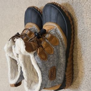 Sorel Out n' About kids size 2 boots